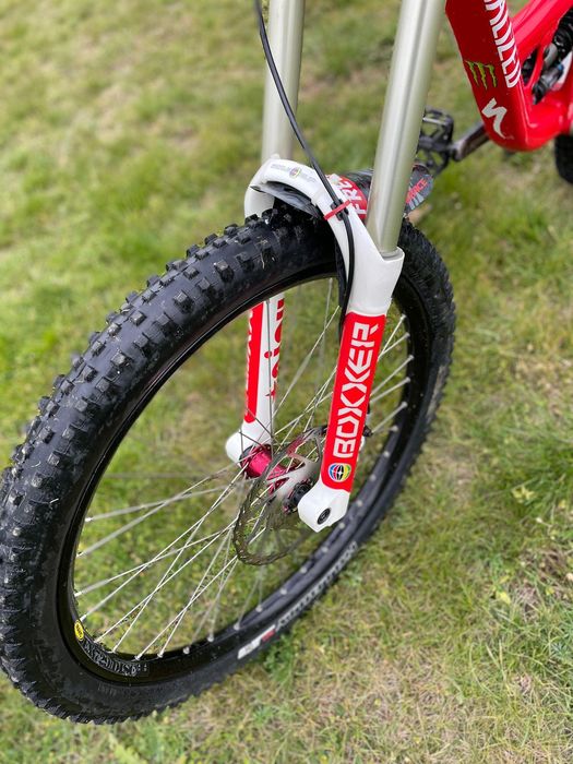 Vând bicicletă specialized demo 8