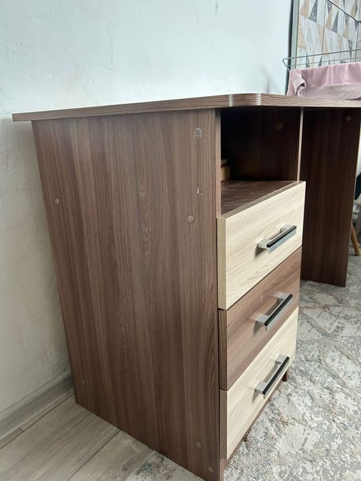 Продам стол+ стул на колесиках