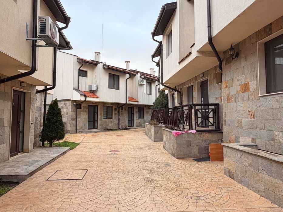 69990 EUR  2-стаен апартамент 72 кв.м.  Империал Хайтс, 1,5 км до плажа