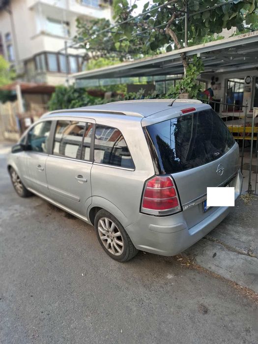 Продавам Opel Zafira B 1.8