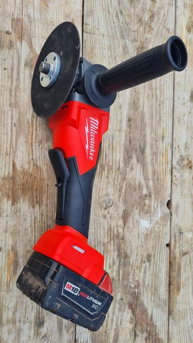 Vând polidisc / polizor unghiular milwaukee 18v