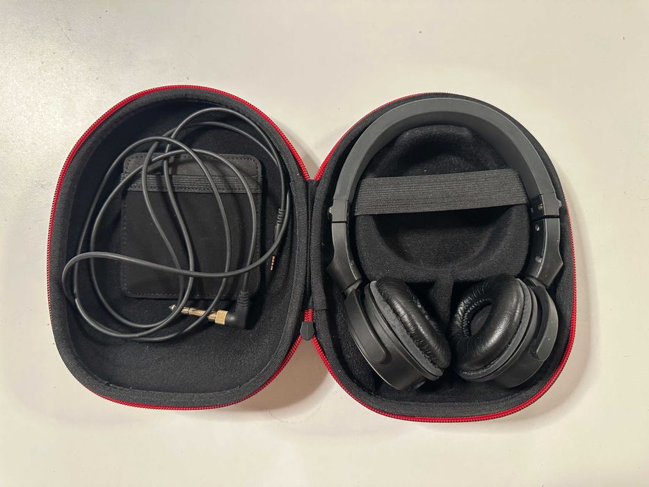 Casti profesionale de DJ Pioneer HDJ-S7 nu Sennheiser HD25