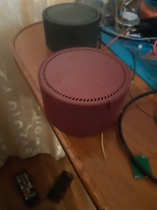 Продам yandex умную колонку с часами