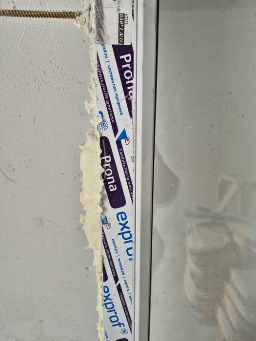 Продам оконную  раму с дверью