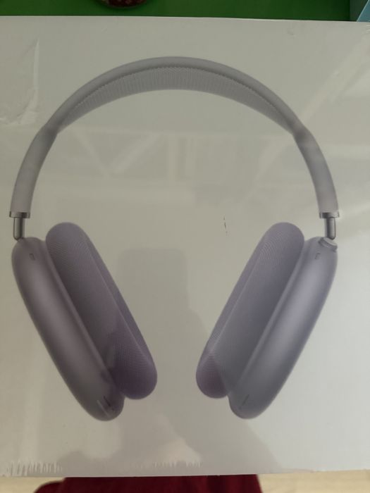 AirPods Max наушник