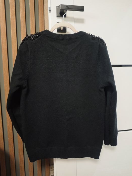 Ефектен пуловер с камъни