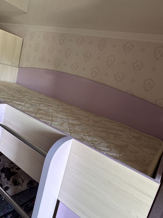 Кровать двухъярусная