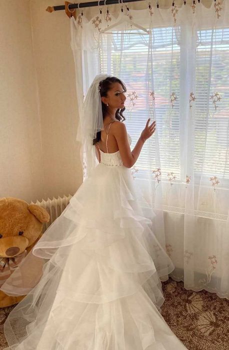 Сватбена бяла рокля + шлейф и воал