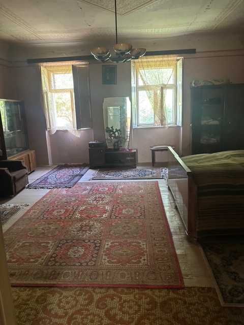 Casa la Paulis (ARAD) cu curte,garaj, si gradina mare, 1691 mp