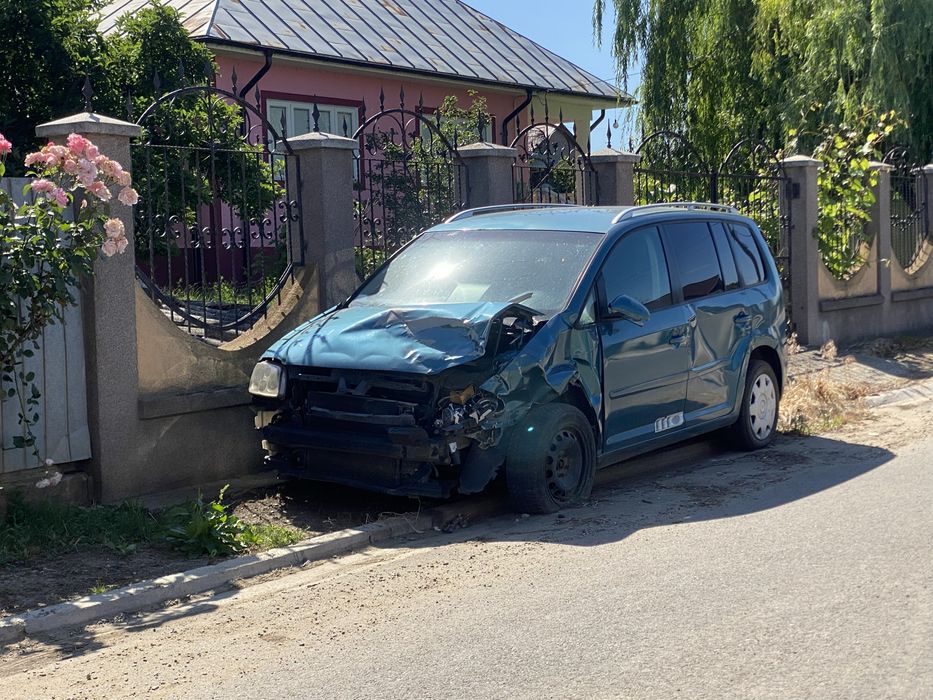 VOLKSWAGEN Touran 2005