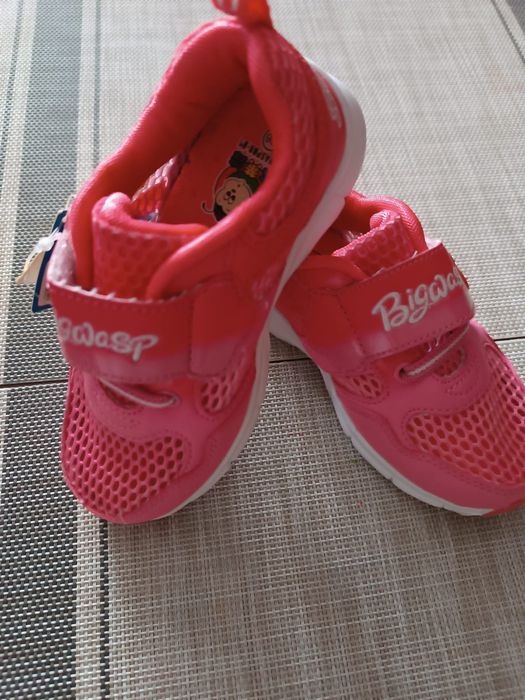 Новые Кроссовки размер: 24,26.