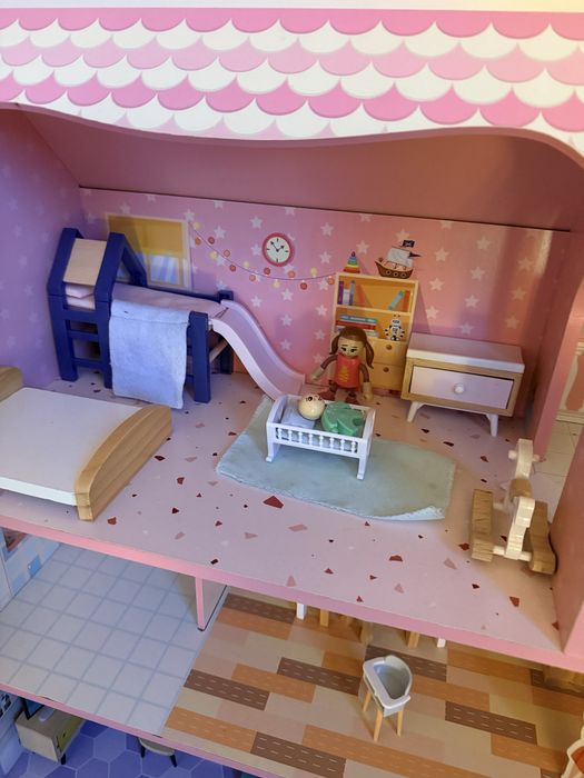 Casa de papusi din lemn