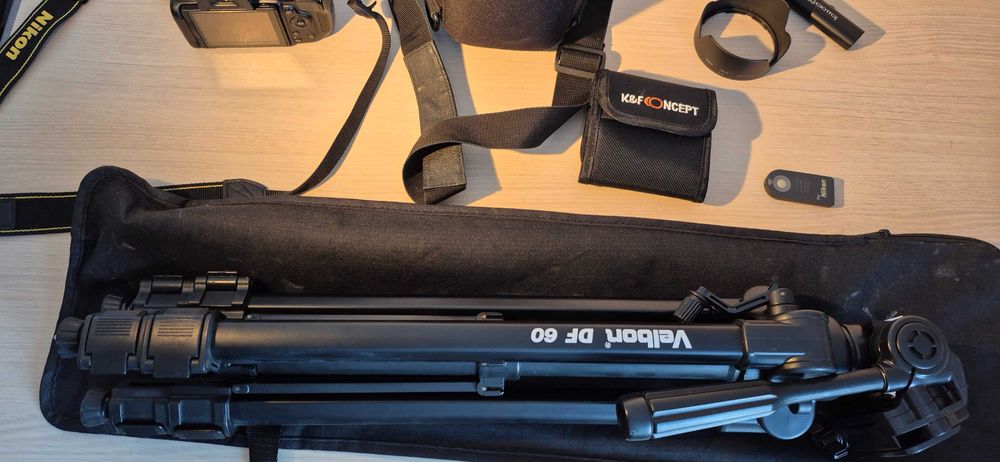 DSLR Nikon D5100 cu obiectiv Nikkor 18-140 si accesorii