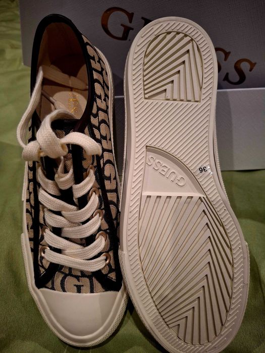 Дамски кецове Guess