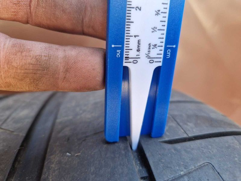 2 Pirelli R21 305/30
летни гуми
DOT3522