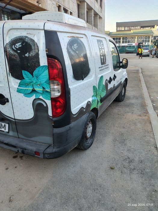 Se vinde auto cu frigo funcțional