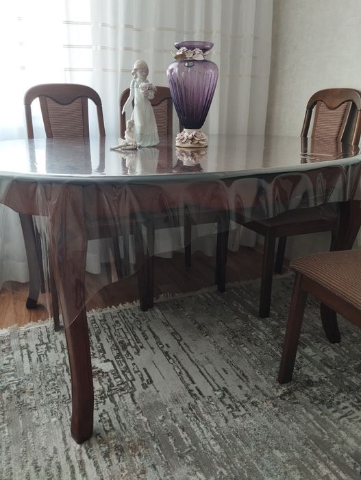 Стол со стульями .