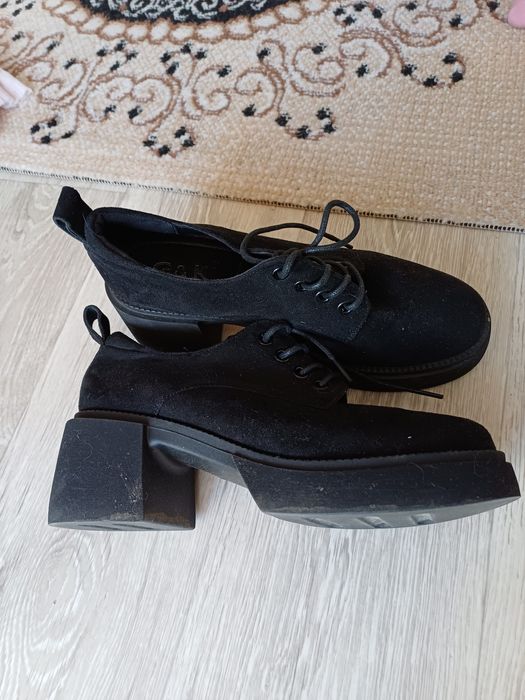 Продам чёрные, закрытые туфли