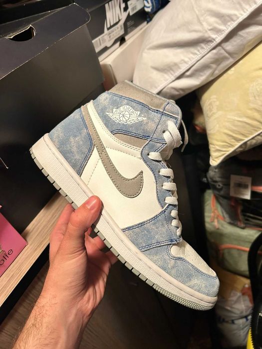Nike Air Jordan 1 Retro High OG "Hyper Royal" sneakers