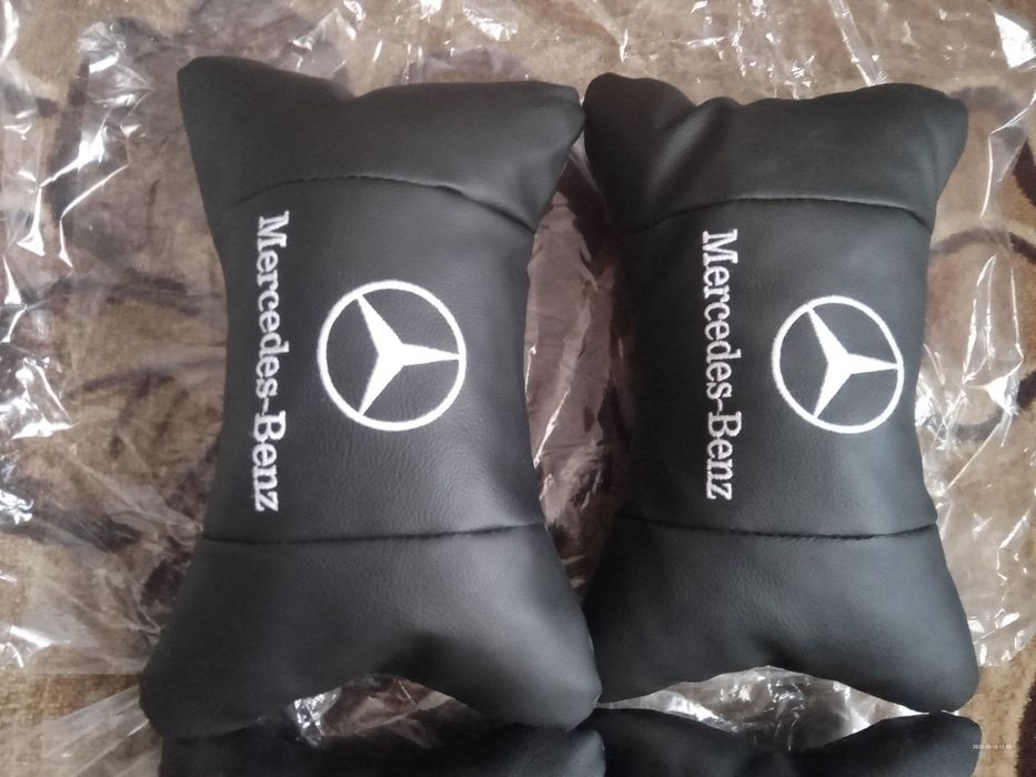 Високо качество черни кожени възглавници с надпис емблема
