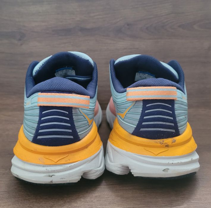 Много запазени!Детски маратонки Hoka Bondi 7-36,5номер