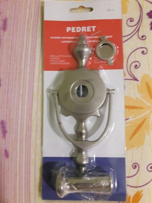 Чукче за порта с шпионка