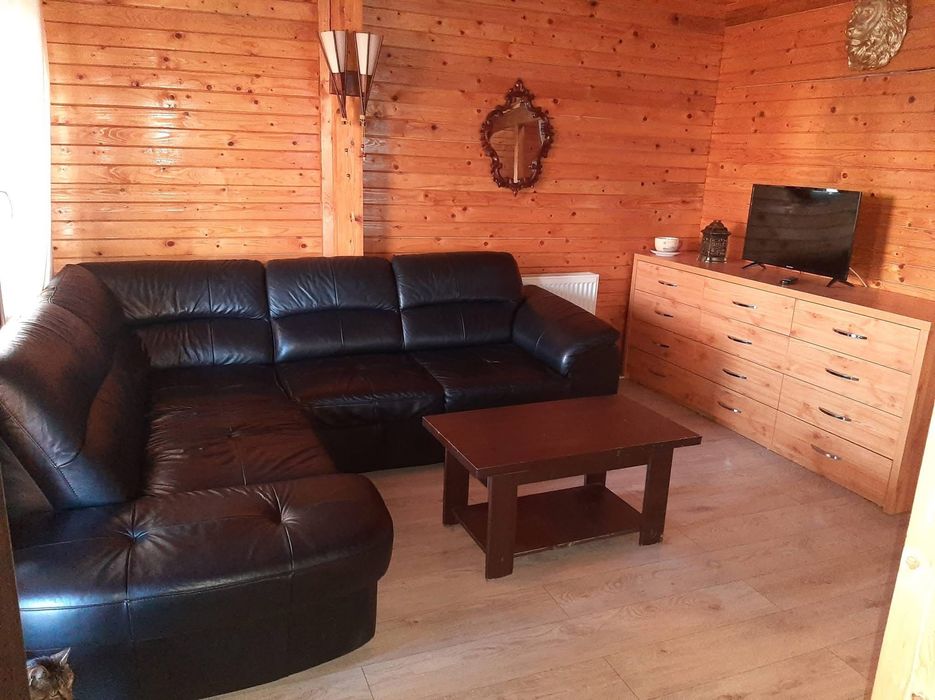 Spre închiriere se oferă cabană din lemn cu 3 camere