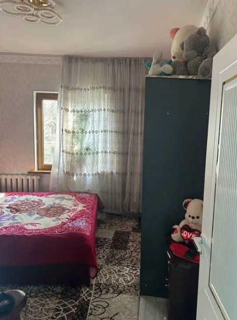 Срочно  Продаётся  Кушбеги 5/3/5 ремонт средний без мебелья техники !