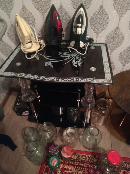 Продам стеклянный столик