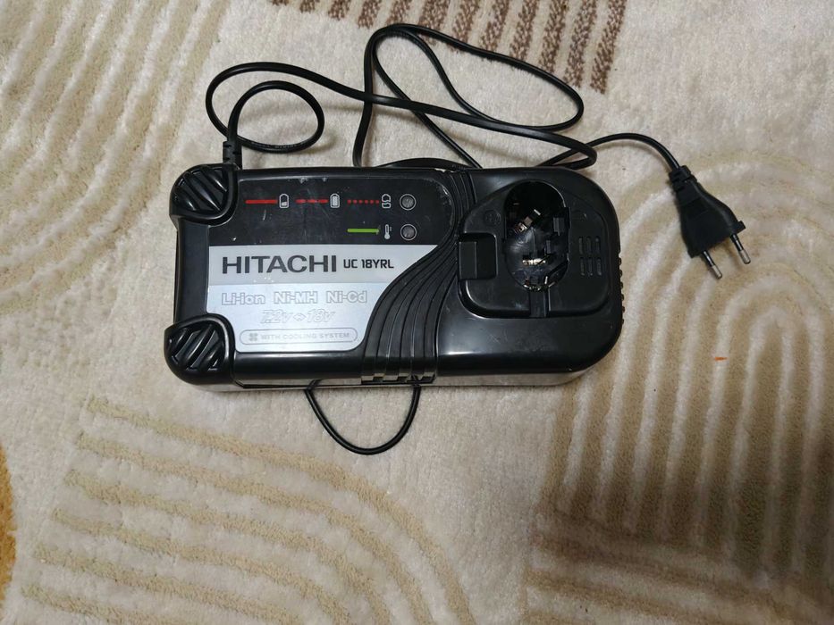 Vând încarcător acumulatori Hitachi UC18YRL 18V 3,5A bormasina, in stare foarte buna