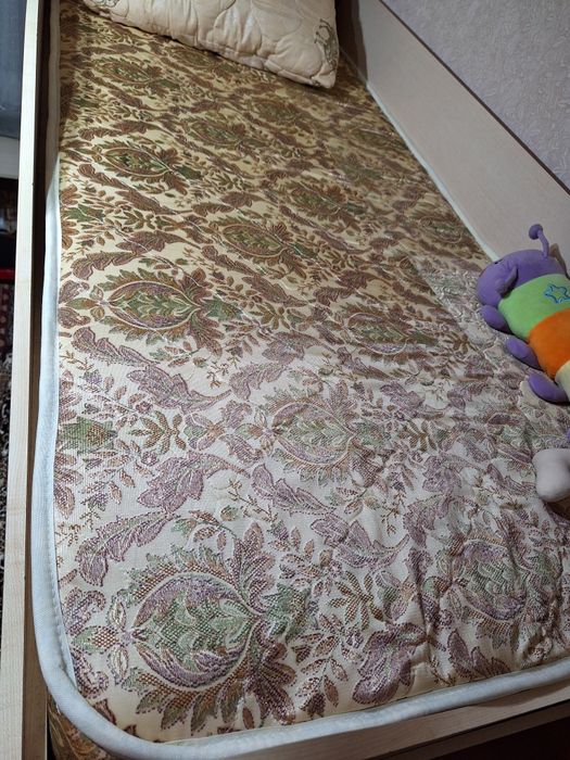 Продам двухъярусную кровать с диваном