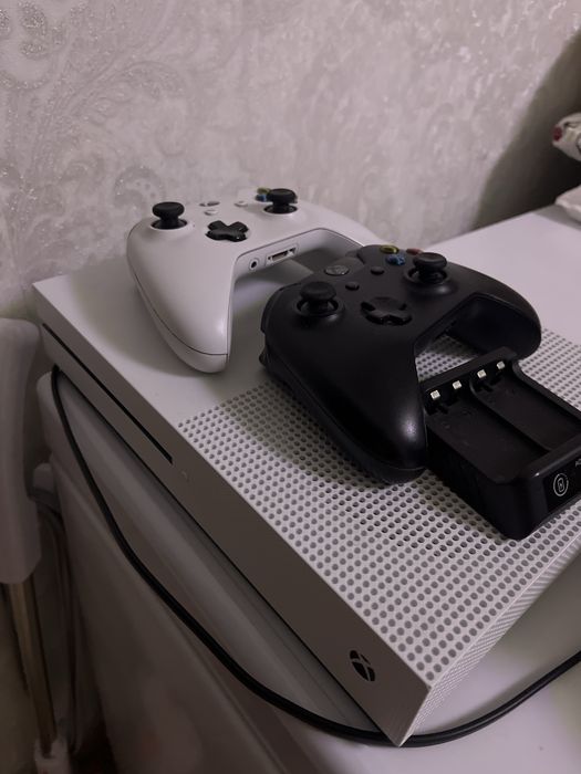 Xbox one S 500gb в идеале игры есть