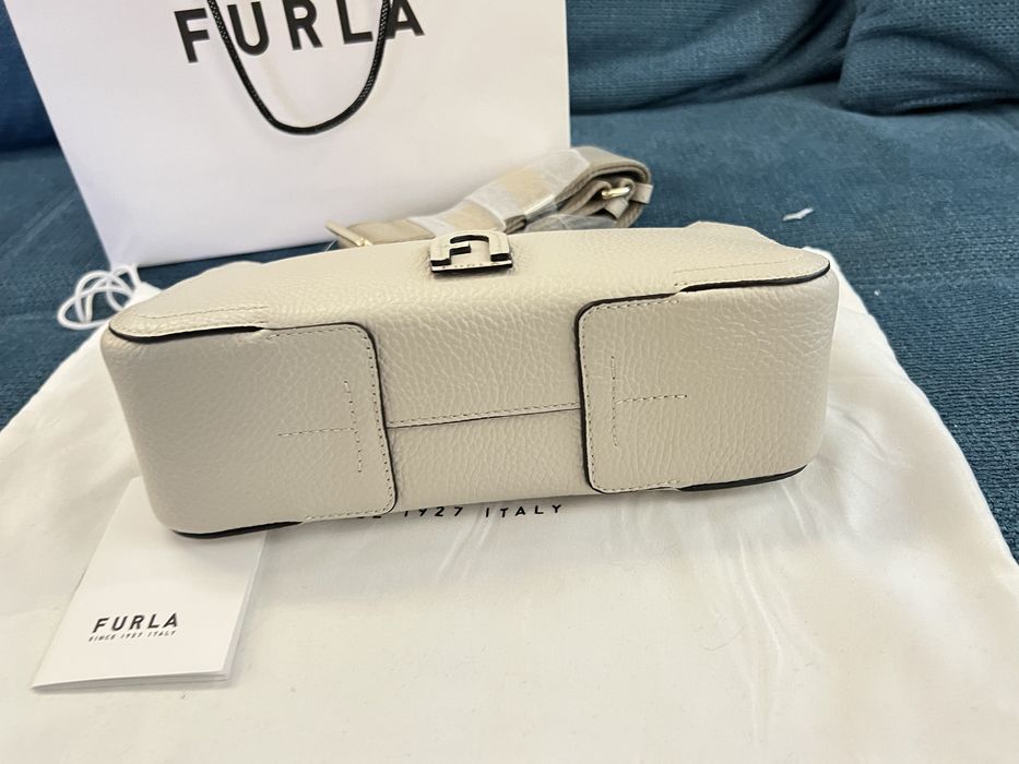 Furla Atena в три цвята. Черна,червена и бежова.100%ориг,сериен номер