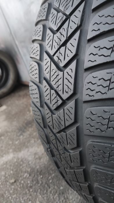 2бр. зимни гуми 225/50/17 Pirelli Sotto Zero 3 
dot22
6.5mm
Добро съст