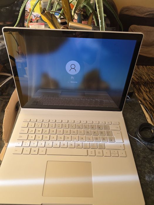 Продавам Surface book 3 32GB 1T