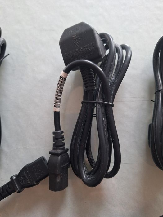 Продавам захранващи кабели за компютри