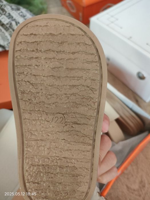 Продаю сандали детские