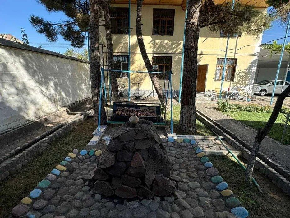 Dacha Sotiladi: 8 Sotix, 2 Qavatli Uy, Sauna va Basseyn