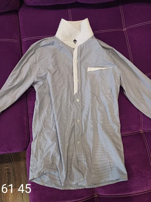 Детская рубашка в мелкую полоску.