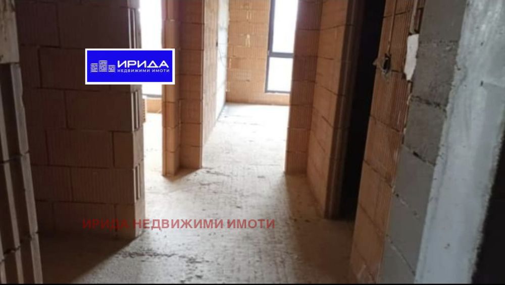 Продава се Тристаен апартамент в София, Студентски град - 106 кв.м за 1972 €/кв.м - Снимка #2