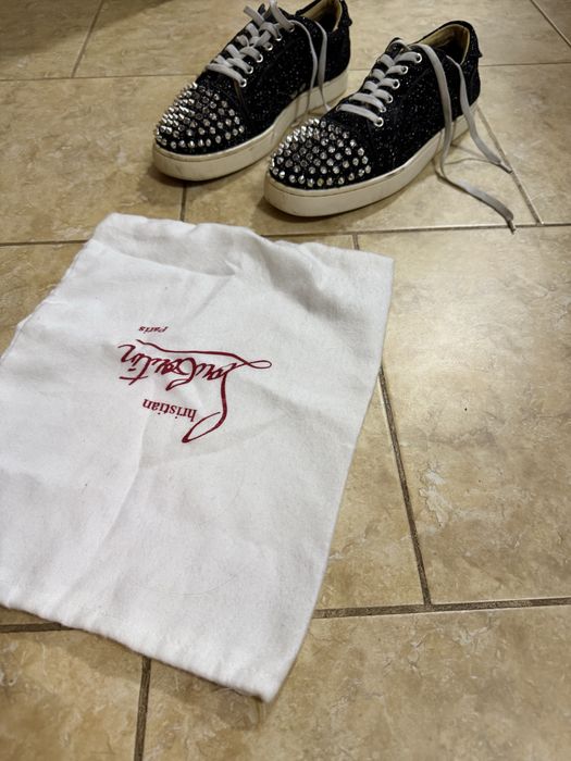 Vand pantofi christian louboutin