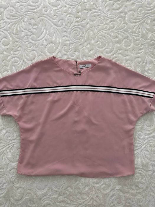 Женская блузка в хорошем состоянии