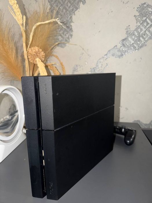 Playstation 4 , 825 gb