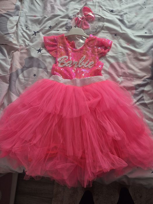 Vând rochie barbie