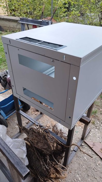 Комуникационен шкаф - сървърен шкаф - рак шкаф 10U