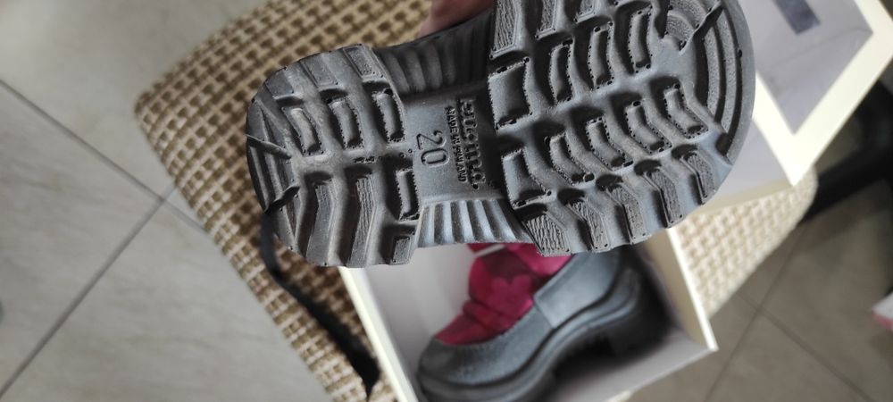 Фирменные сапожки на девочку, размер-20