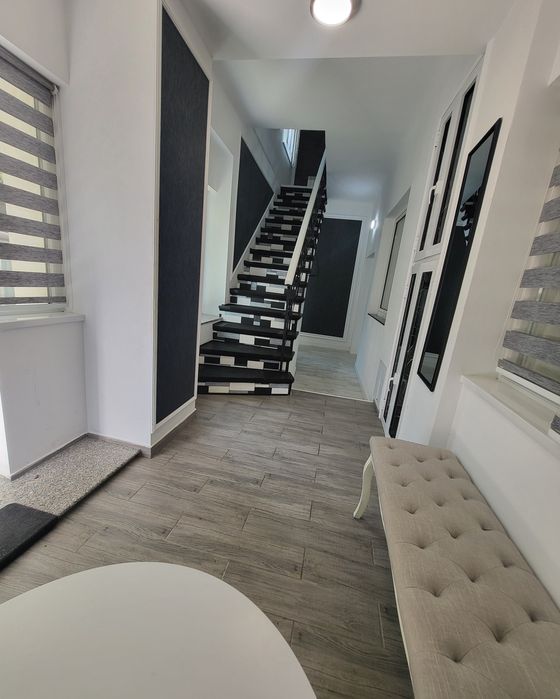 Închiriez în regim hotelier casa cu etaj Piața Mare (Bazar)