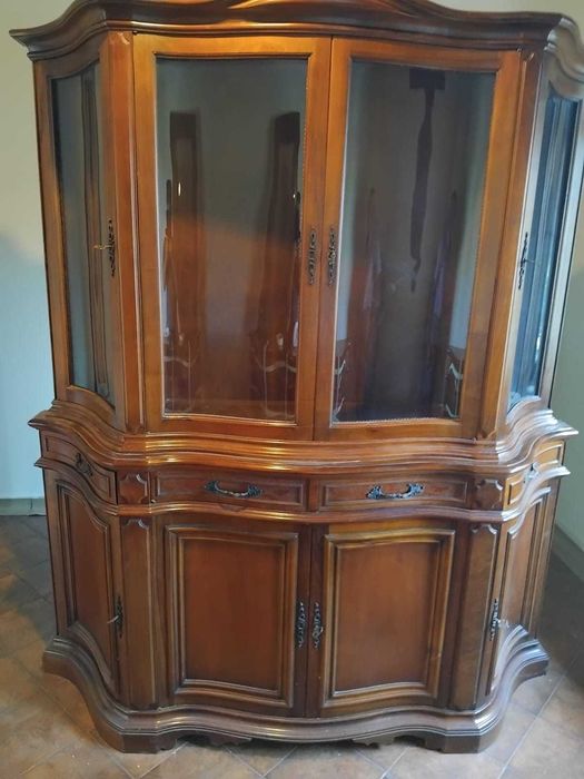 Vitrina pentru Sufragerie