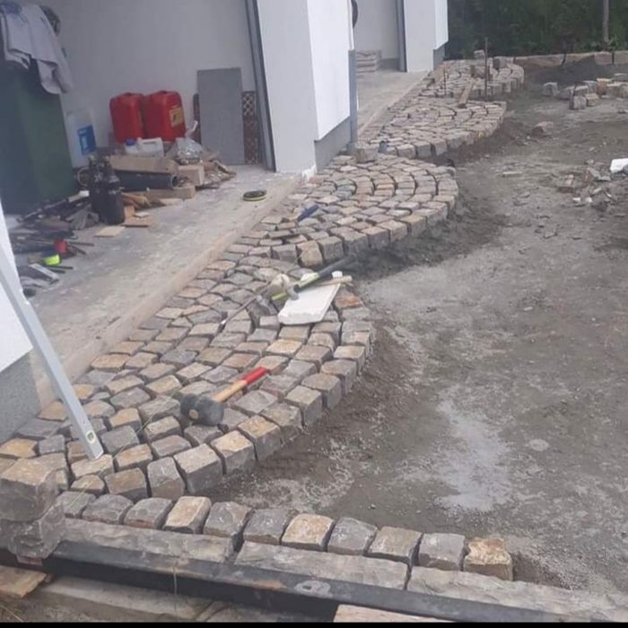 Vand piatra cubica de cea mai bună calitate și am echipa de montaj