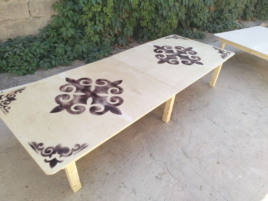 Стол для гостиной